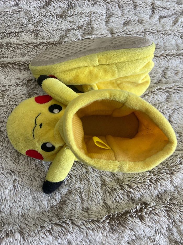 Pantoufles chaussons Pokémon pikachu - photo numéro 3