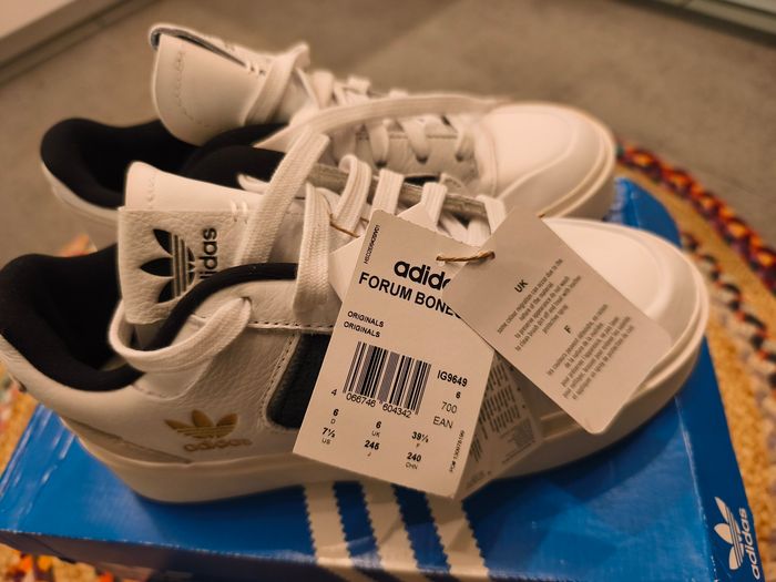 Chaussures adidas neuve pointure 39