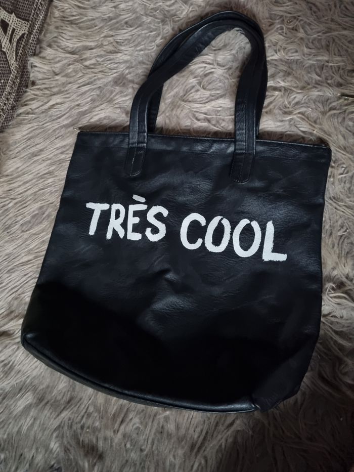 Sac noir avec écriture (Très Cool)  Divided H&M
