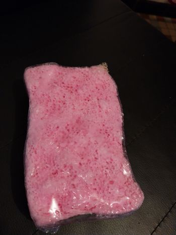 Eponge de douche exfoliante pour le corps neuve