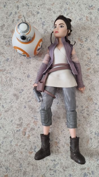 Figurine star wars rai/ rey et BB8