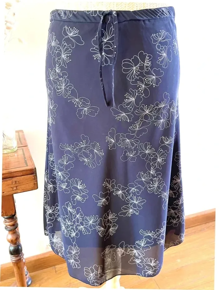 Sublime jupe fluide noir à léger motif fleur neuve H&M - photo numéro 3