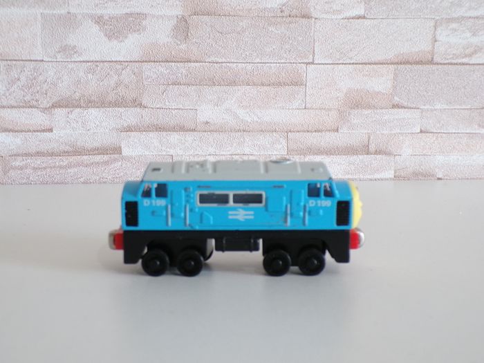 Locomotive - Train - Thomas et ses amis - Diesel D199 (J23) - photo numéro 3