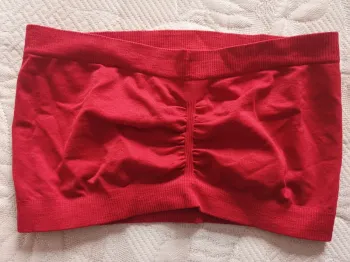 Jolie bandeau/brassière rouge taille unique.