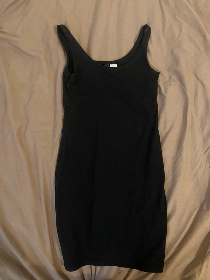 Robe noire moulante