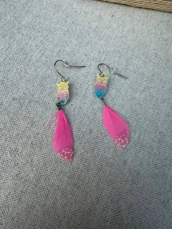 Boucles d'oreilles hiboux et plume rose