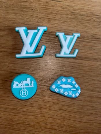 Lot 4 Jibbitz pour crocs neufs