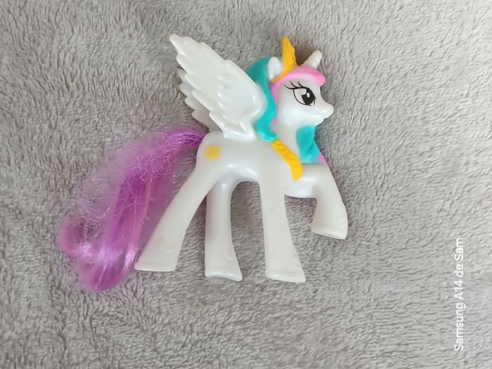 Figurine princesse celestia de macdonald hasbro 2014