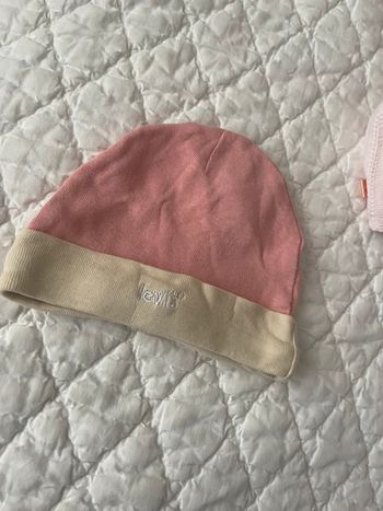 Bonnet rose et beige Levi’s 6/12 mois 68/80cm