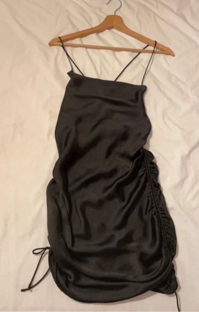 Robe noire Zara satinée - photo numéro 3
