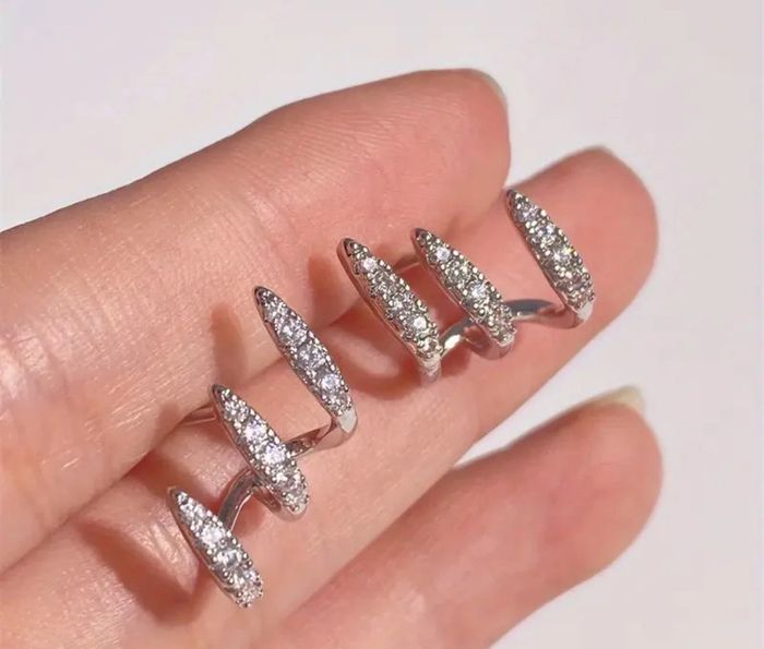 Paire de boucles d’oreilles 1 trous mais effet 3 trous argenté mais - photo numéro 2
