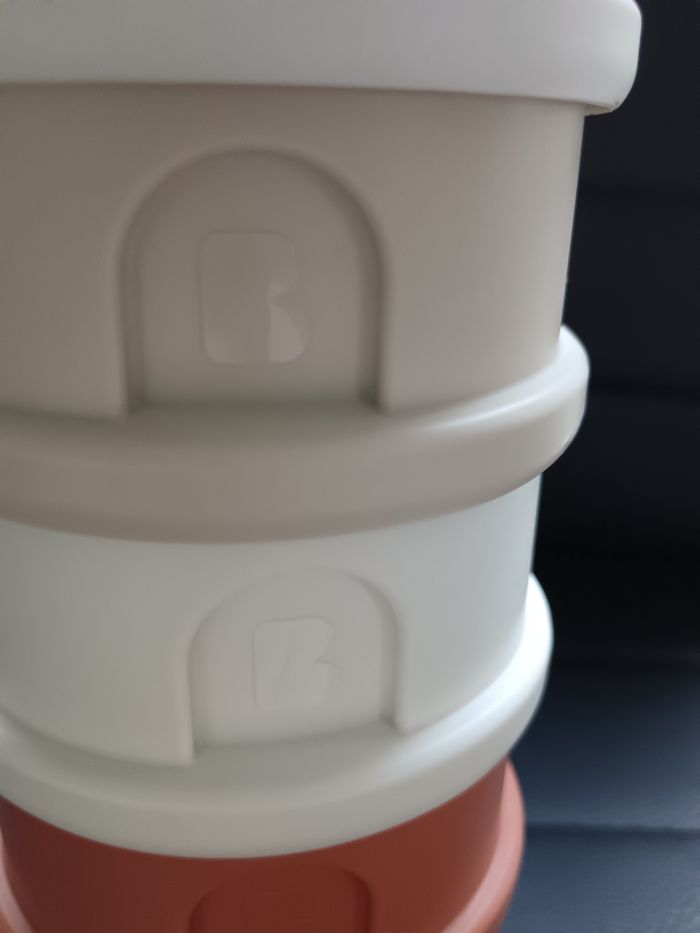 Boîtes de doseuses de lait marque Béaba en excellent état. - photo numéro 5