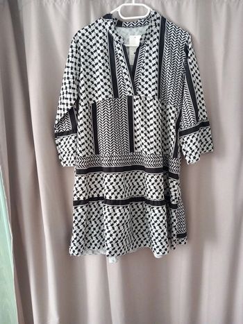 Robe courte manche 3/4 noire et blanche