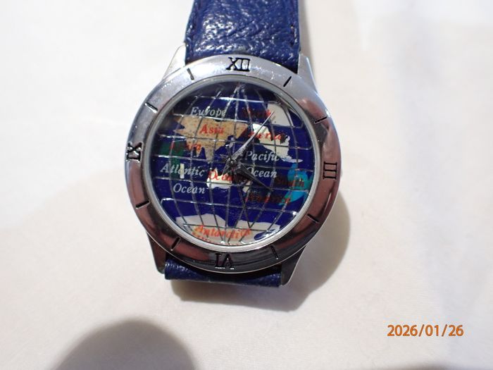 original montre mappemonde ultra plate