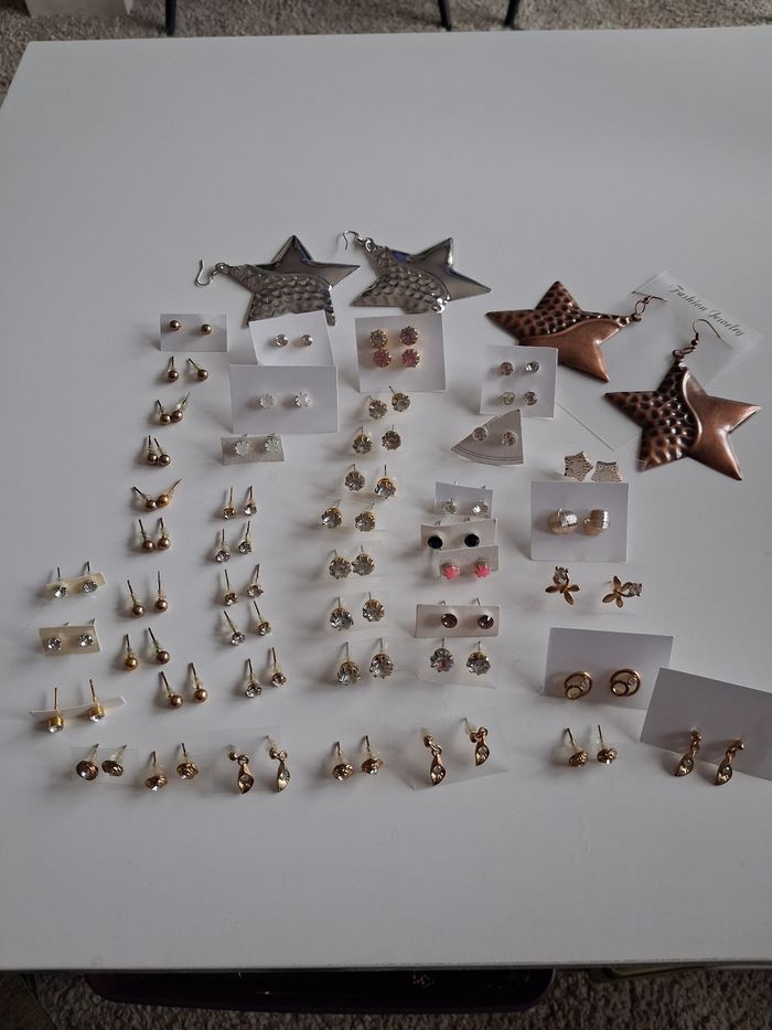 Lots de 50 paires de boucles d'oreilles neuf - photo numéro 2