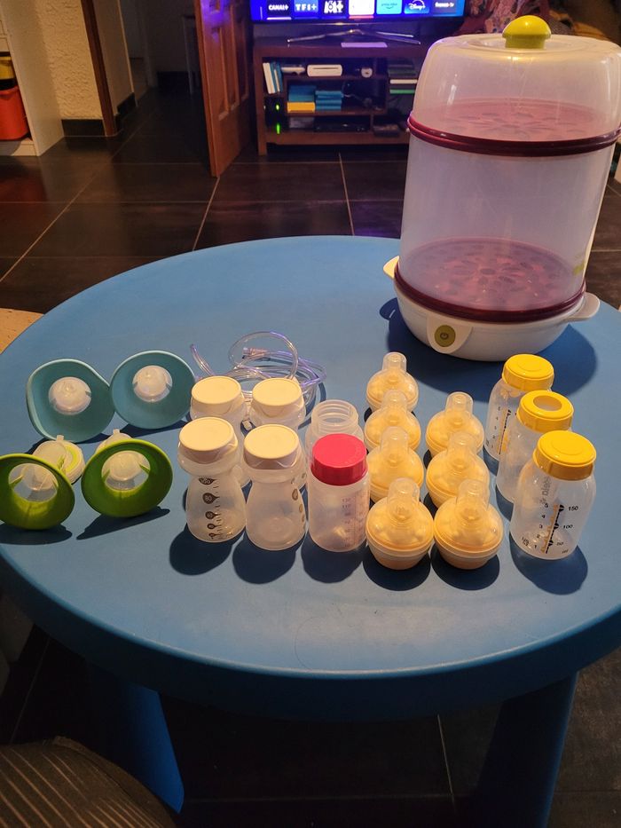 Biberon et pot pour allaitement medela