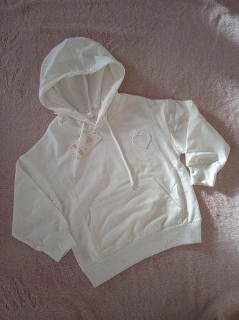 Sweat blanc à capuche