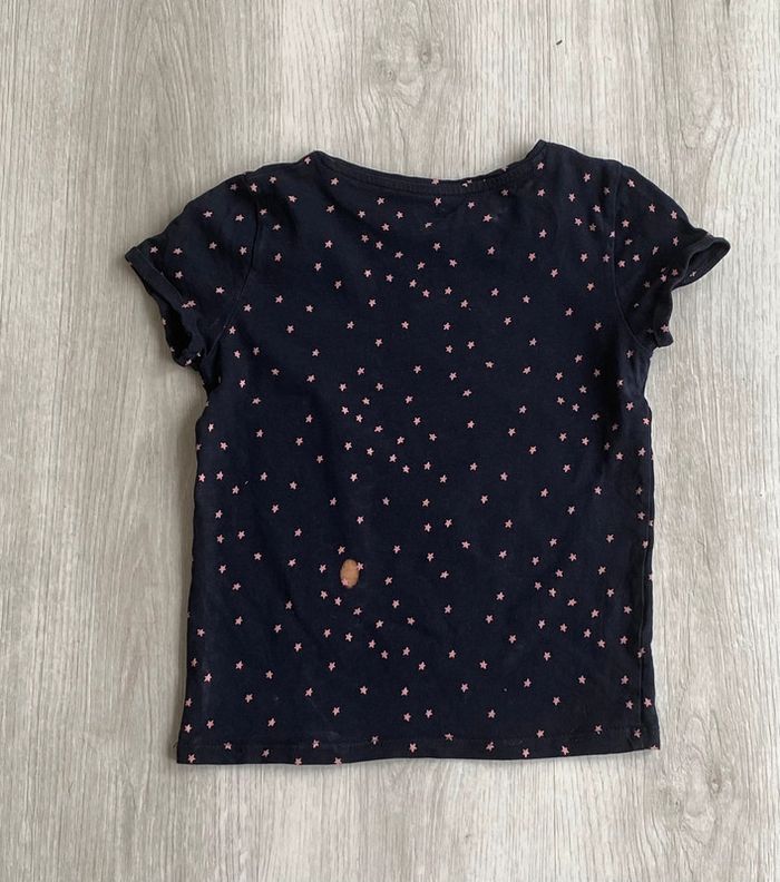 TEE shirt marque Kiabi taille 8 ans (tache) - photo numéro 3