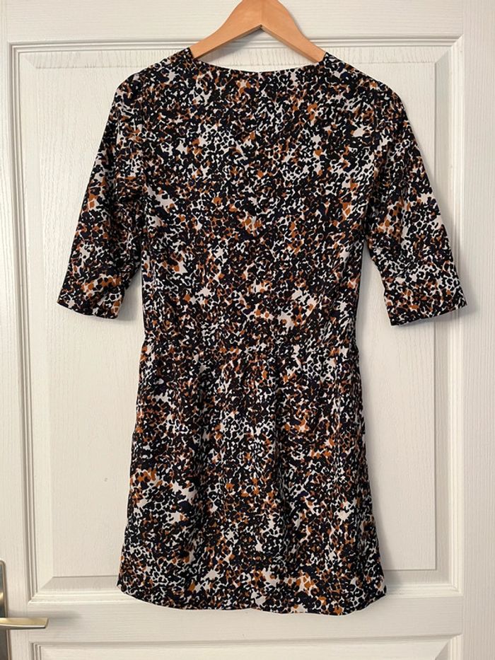 Robe courte cache-cœur, marque mage, taille 1 motif léopard marron, noir et bleu - photo numéro 4