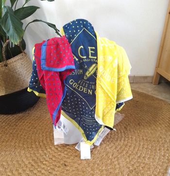 🧣 lot de 3 foulards Célio 51x54cm - 100% coton - neuf ( vente unité possible voir annonce)