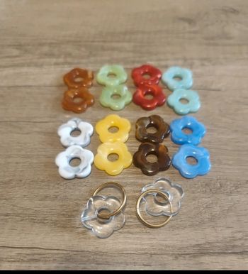 Boucles d'oreilles créoles et 9 paires de pampilles interchangeables fleurs 