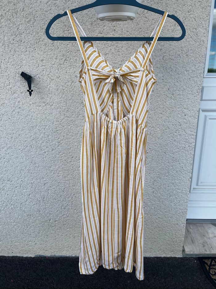 Robe rayée ouverte dans le dos - photo numéro 2