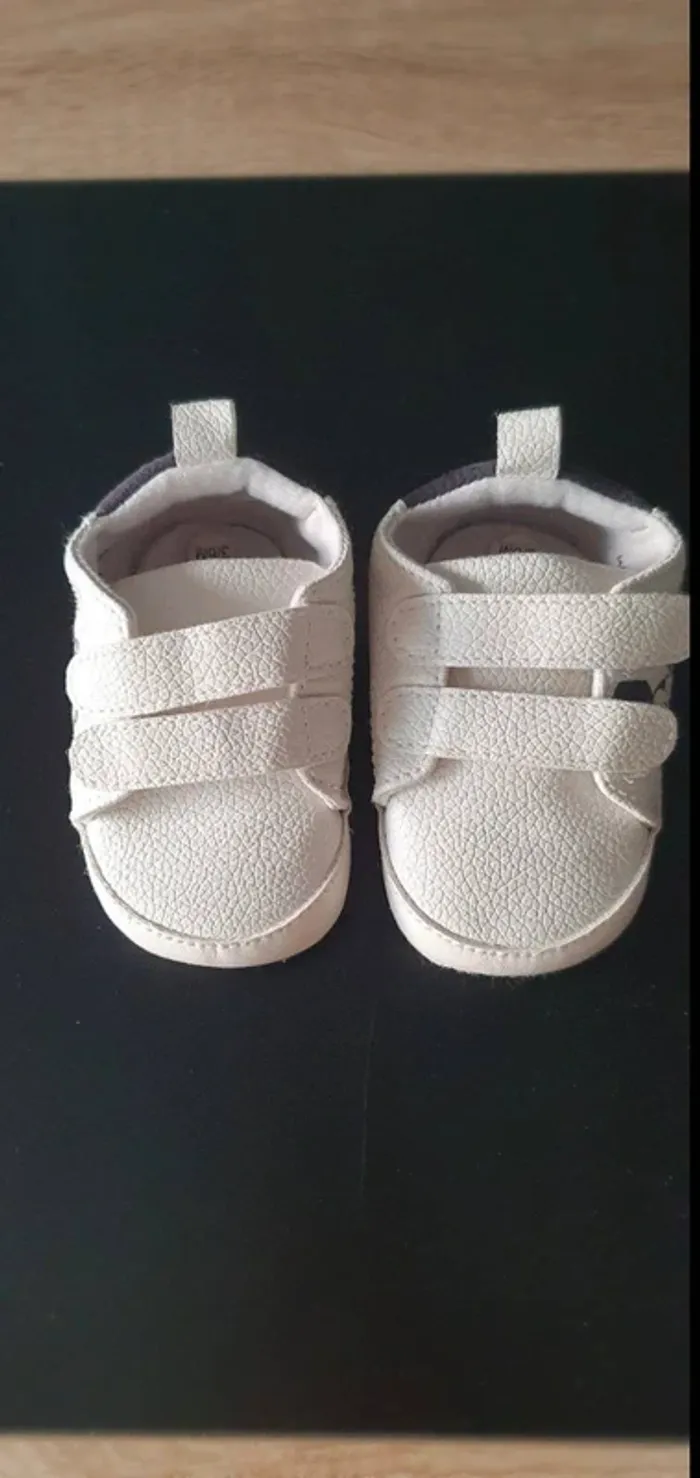 Lot de 2 paires de chaussons et 1 paire chaussure 3-6 mois - photo numéro 6