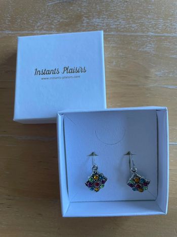 Boucles d’oreilles argentées strass multicolores neuf