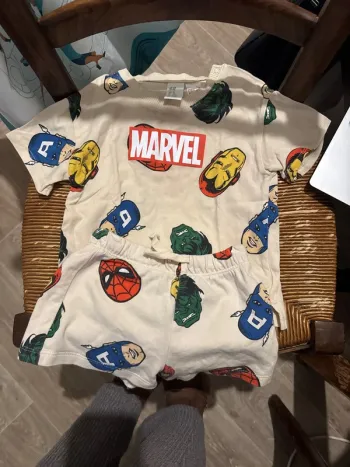 Ensemble t-shirt short bébé Marvel H&M 9/12 mois