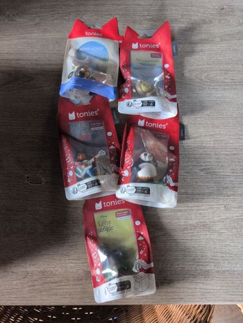 Lot tonies 
