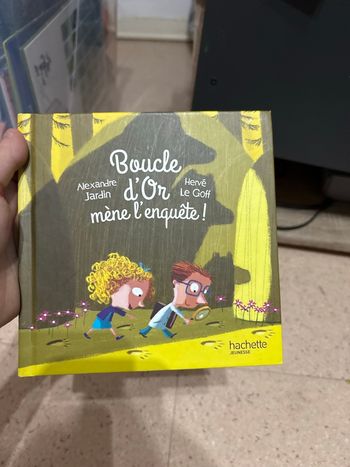 Livre boucle d’or mène l’enquête