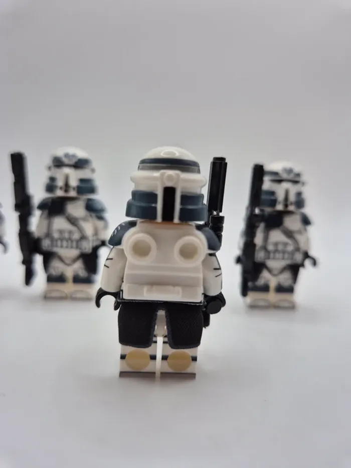 Figurines type lego 4 clones troopers de la légion de Wolffe star wars - photo numéro 4