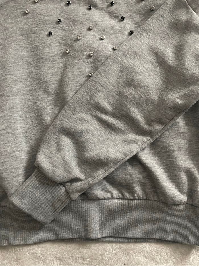 Pull gris à strass - photo numéro 4