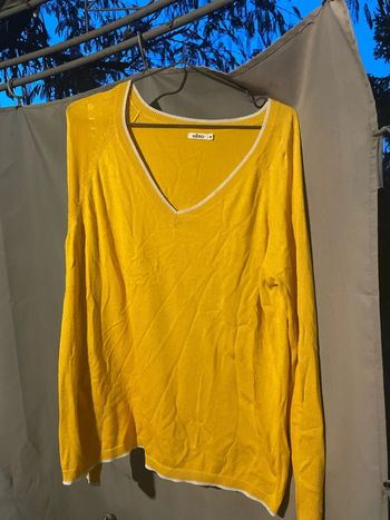 Haut à manche longue jaune