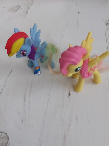 2 figurines my little pony