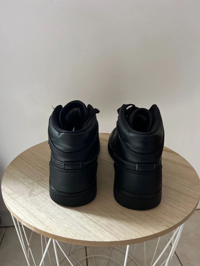 Jordan 1  mid triple black - photo numéro 3