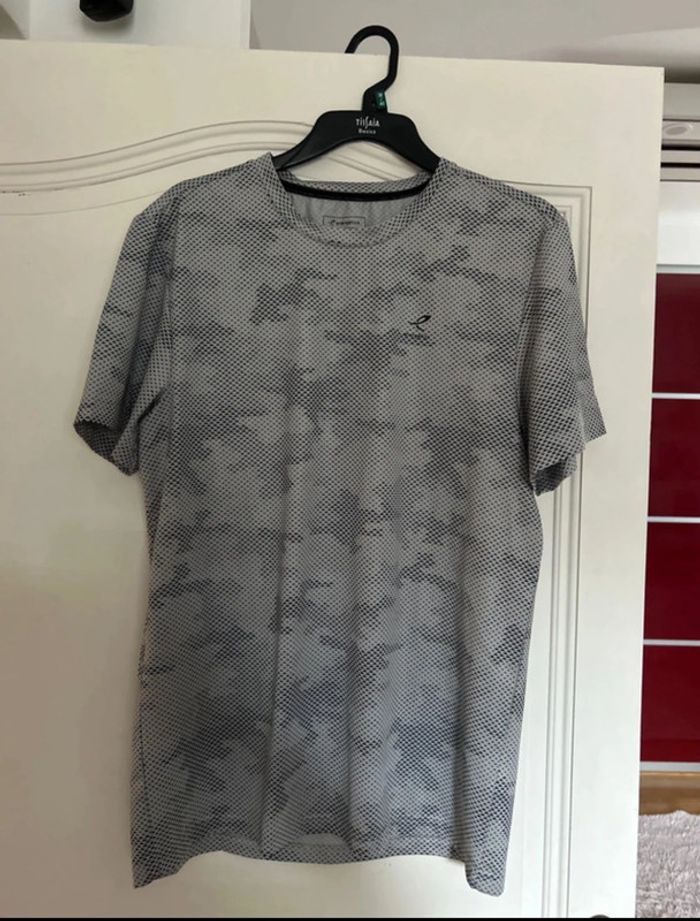 Lot de 4 t shirt de sport - photo numéro 6