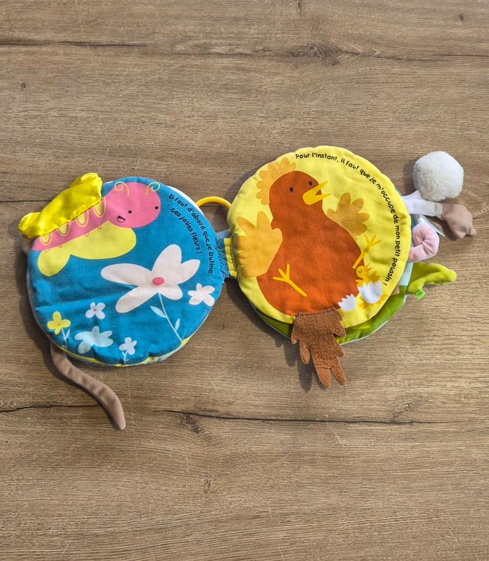 Livre d'éveil en tissus Qui veut jouer avec moi ? - photo numéro 5