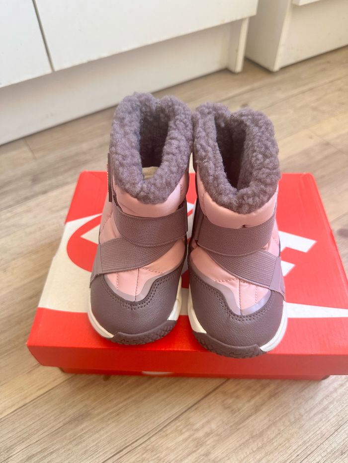 Bottines boots fourrée Nike rose taille 25 neuf - photo numéro 6