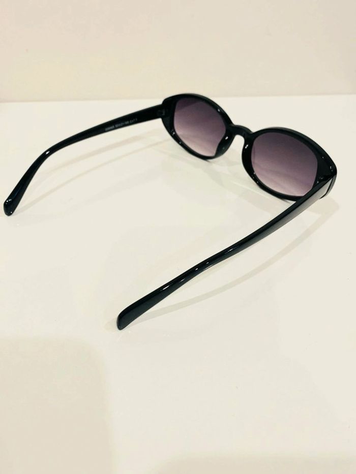 Lunette de soleil femme ovale noire verres dégradés uvprotection catégorie 3 - photo numéro 4
