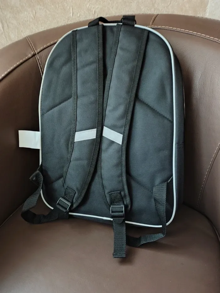 sac à dos noir avec 1 compartiment + 1 grande poche à l’avant France anneau olympique paris 2024 - photo numéro 2