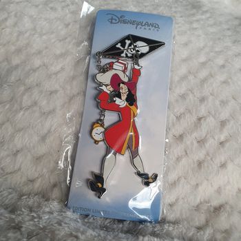 Pin Capitaine crochet dans peter pan edition limitée cerf volant