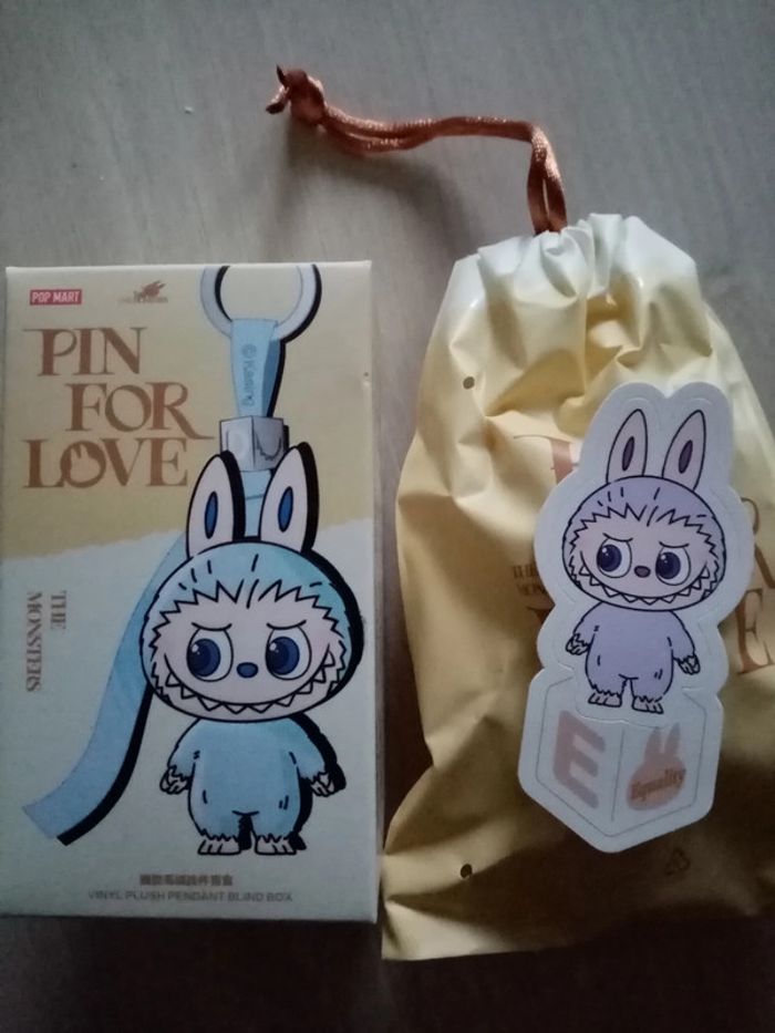 pop mart the monsters labubu pin for love E - photo numéro 2