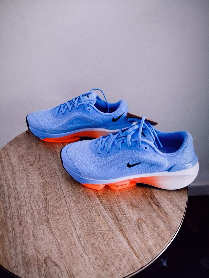 Baskets Nike T 36,5 - photo numéro 3