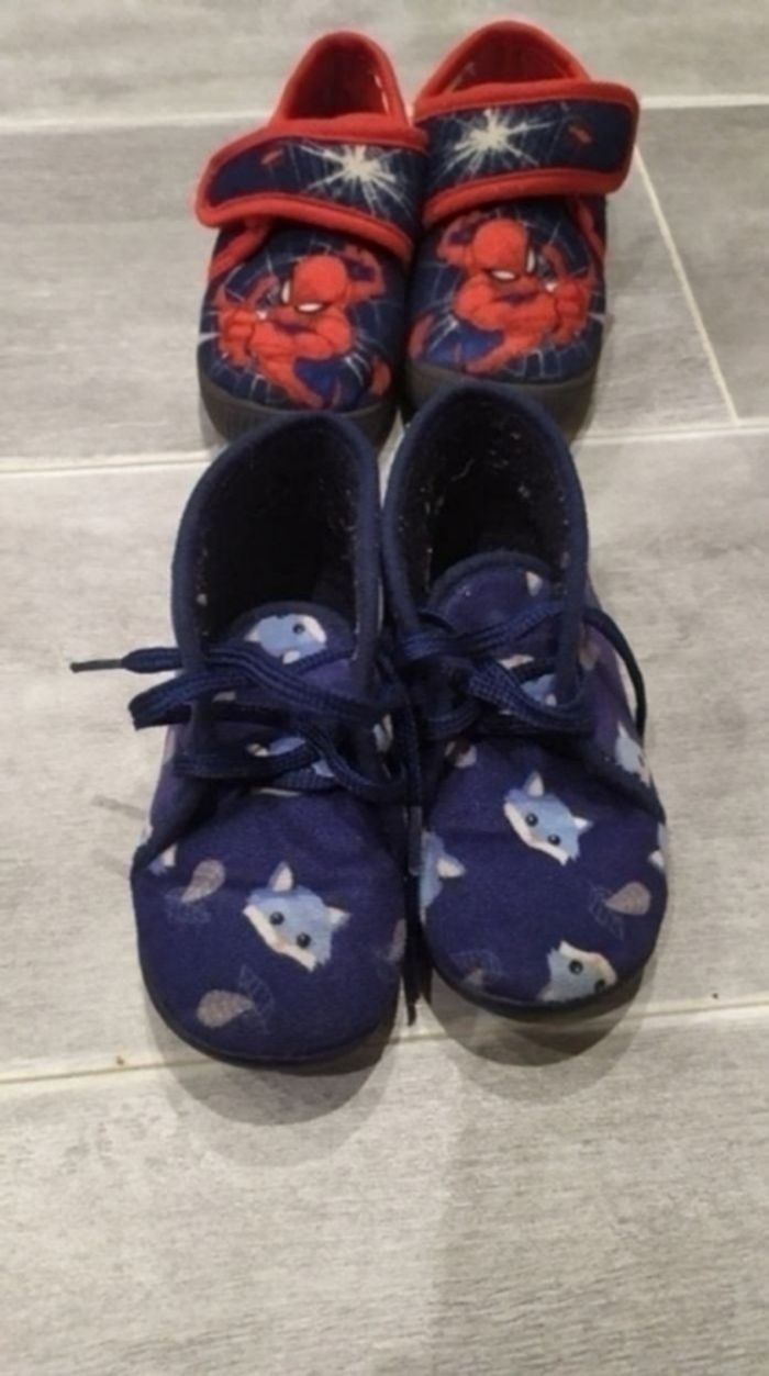 2 paires de chaussons en 23 et 24