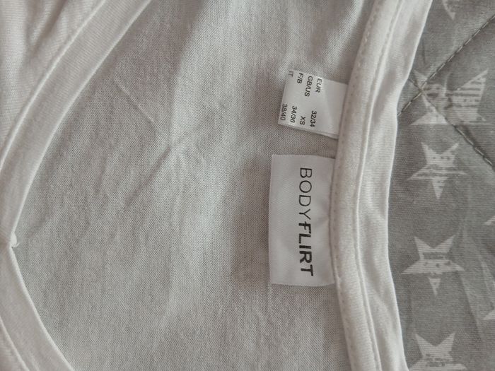 Tee-shirt blanc - photo numéro 2