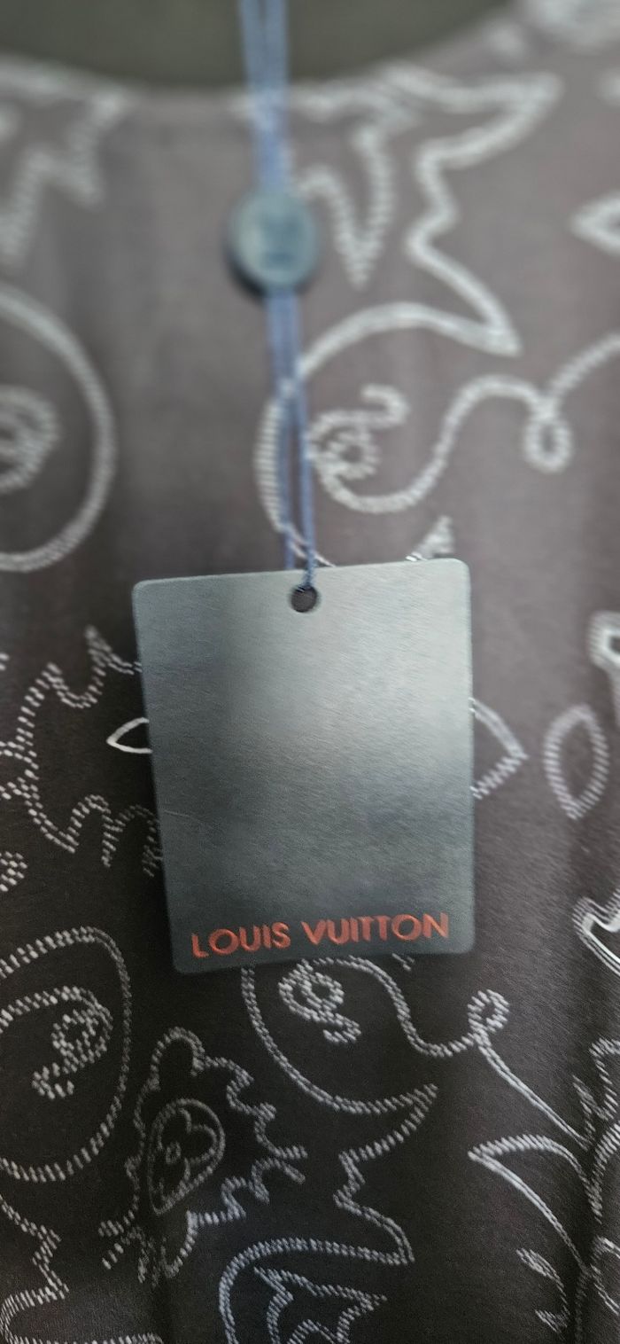 T-shirt Louis Vuitton neuf - photo numéro 2