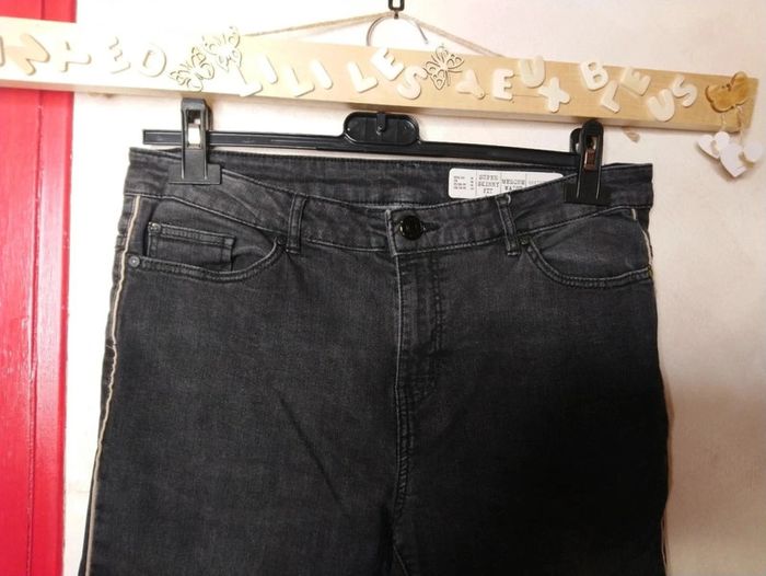 Superbe jeans gris à bandes taille 44/46 marque Esmara - photo numéro 3