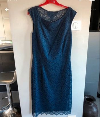 Très jolie robe en guipure bleu marine