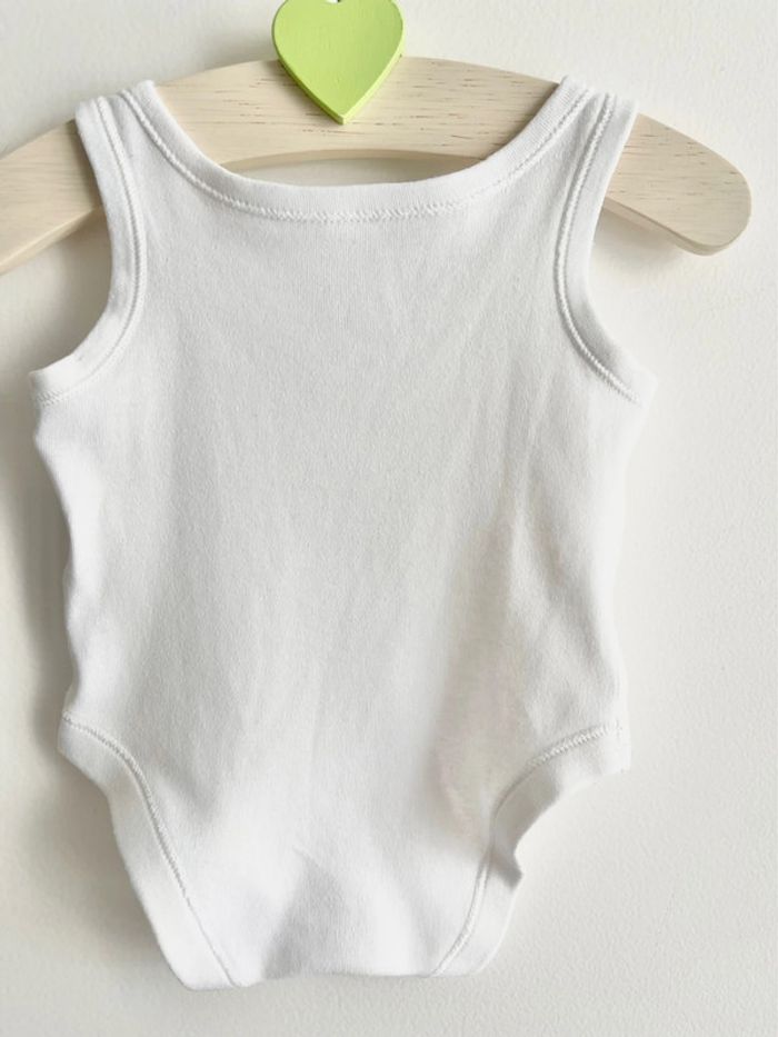 1 body sans manches forme débardeur taille 1 mois M&S - photo numéro 2
